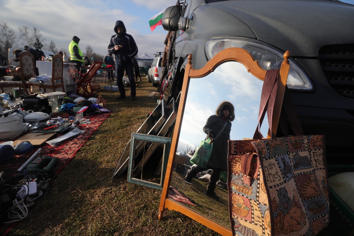 The Flea Market in Dolni Bogrov, photograph 5